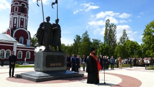 В Борисоглебске открыли памятник небесным покровителям города