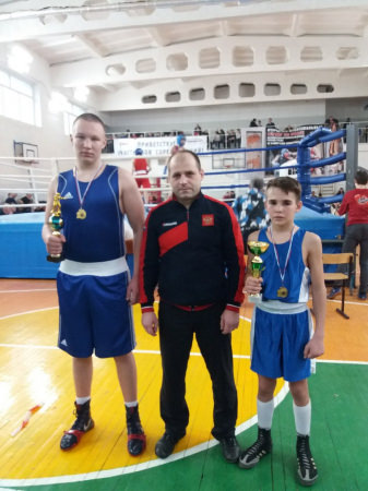 Борисоглебский боксер победил двоих москвичей