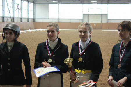 Девушки из Борисоглебска стали призерами областного первенства по конному спорту