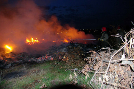 В Поворино пожарные не смогли потушить горящую свалку