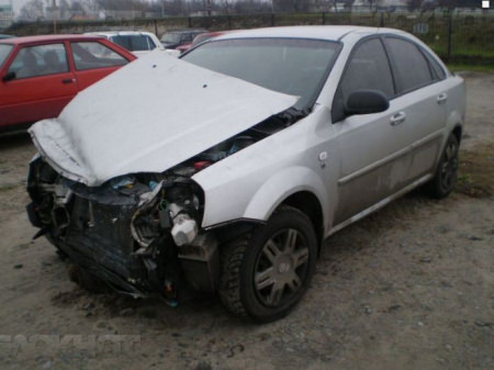 В Борисоглебске мужчина угнал автомобиль и попал в аварию
