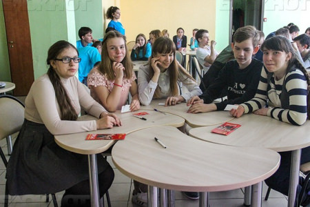 «Дружба. Счастье. Комсомол». Борисоглебские волонтеры провели мероприятие в формате кино-shot