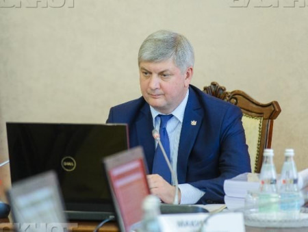 Губернатор Гусев решает, куда деть 7 млрд рублей профицита