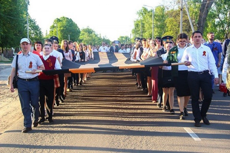 В Борисоглебске прошло ежегодное шествие молодежи с большой георгиевской лентой и с велосопровождением