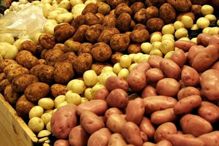 Известные российские супермаркеты торгуют опасным картофелем