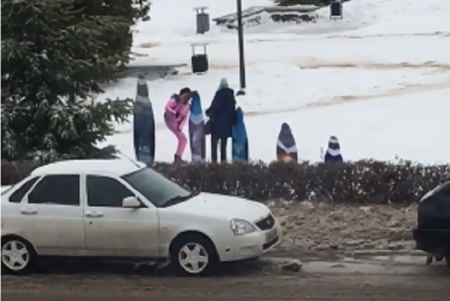 Опубликовано видео надругательства над «семьей усатого мужика» в центре Борисоглебска