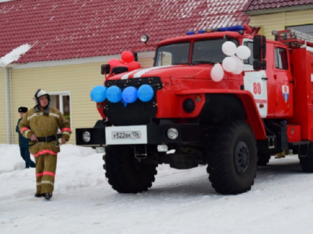 В пожарную часть грибановского села Листопадовка поступила новая машина за 6 млн рублей
