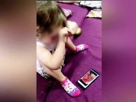 Видео со вскрытием трупа показала 2-летней дочке воронежская мама