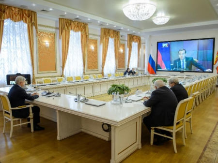 Губернатор Гусев рассказал Медведеву и Гордееву, как нужно жить на селе