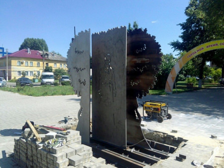 В Борисоглебске установили основные элементы конструкции памятника Корнаковскому
