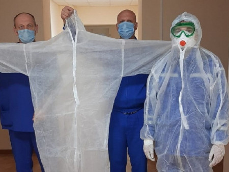 Новохопёрская районная больница получила защитные костюмы в дар от благотворительного фонда