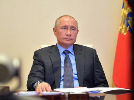 Владимир Путин сделал первые 11 дней мая нерабочими