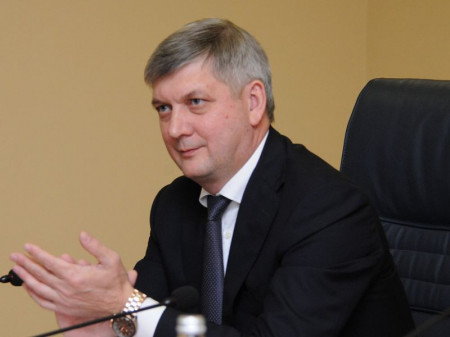 О двукратно превышающем инфляцию росте зарплат в Воронежской области заявил губернатор Гусев