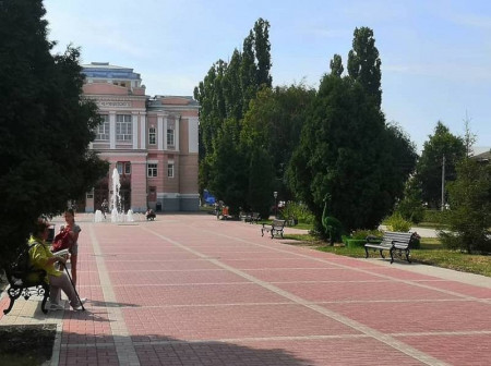 Заранее сломанные скамейки установили в центре Борисоглебска