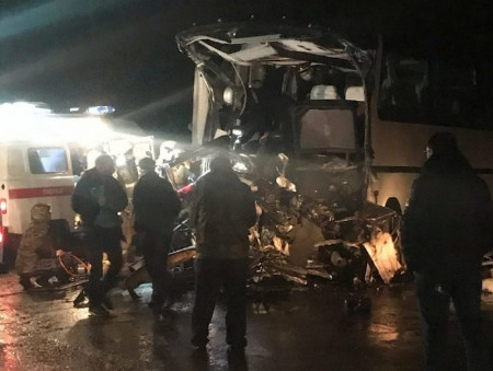 Один человек погиб и девять пострадали в столкновении рейсового автобуса и фуры в Грибановском районе