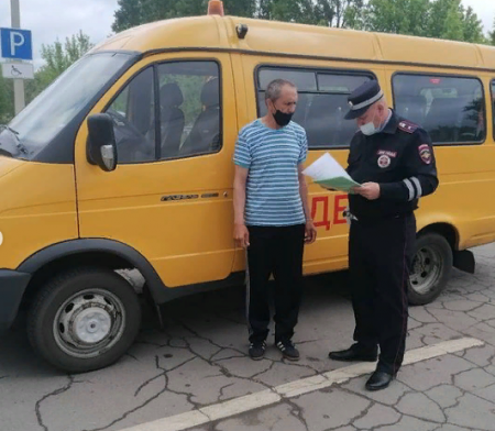 Сотрудники ГИБДД проверили безопасность школьных автобусов в Борисоглебске