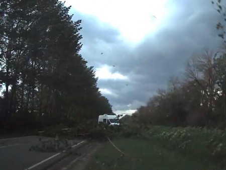Последствия урагана сняли на видео в Воронежской области