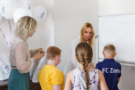 Областные депутаты «помогли собраться в школу» малообеспеченным детям Воронежской области