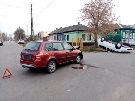 При столкновении автомобилей в центре Борисоглебска пострадал двухгодовалый малыш