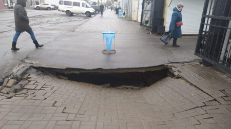 В центре Борисоглебска открылся «проход в подземный мир»