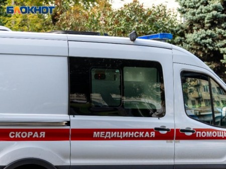 Водитель иномарки попал в больницу после аварии на ж/д путях в Воронежской области