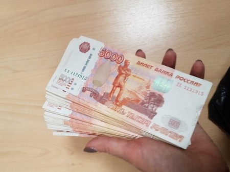 300 тысяч рублей слетело со счёта женщины после разговора с неизвестным в Воронеже