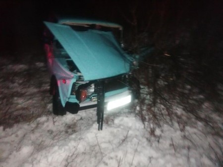 Из-за заноса прицепа КамАЗа водитель «Жигулей» попал в больницу в Терновском районе