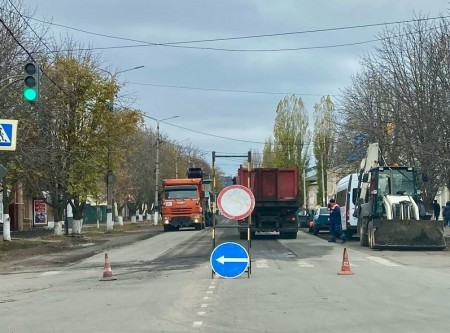 В Борисоглебске перекрыли три участка дороги, предупредив водителей за полчаса