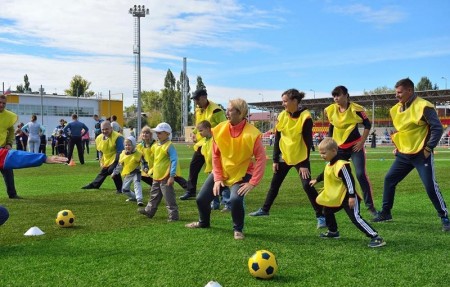 Дополнительное питание получат школьники Воронежской области, которые занимаются футболом