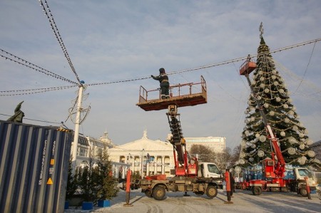 В столице Воронежской области разбирают ёлочку, а ФАС начинает проверку законности многомиллионных трат на новогодние украшения
