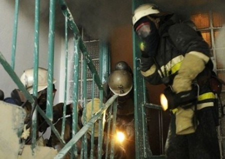 Из горящей многоэтажки спасатели эвакуировали 17 человек в Воронеже