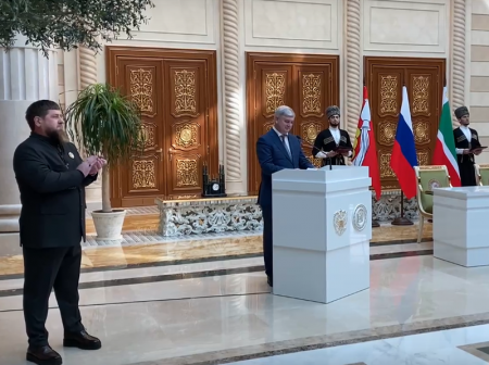 «Воронежцы с глубоким уважением относятся к вашему мудрому, героическому народу»: губернатор Гусев выступил с речью в Грозном