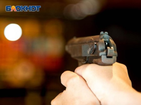 25-летний житель Воронежской области украл бутылку водки и угрожал продавцам пистолетом
