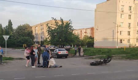В Борисоглебске мотоциклист с девушкой врезался «китайца»
