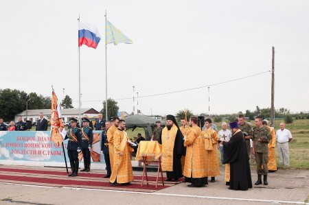 Епископ Борисоглебский Сергий освятил боевое знамя 160-го учебного авиационного полка