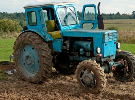 Заместитель директора украл у сельхозпредприятия в Терновском районе два трактора